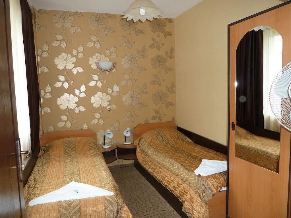 Tarnovski Dom Guest Rooms Veliko Tarnovo Kültér fotó